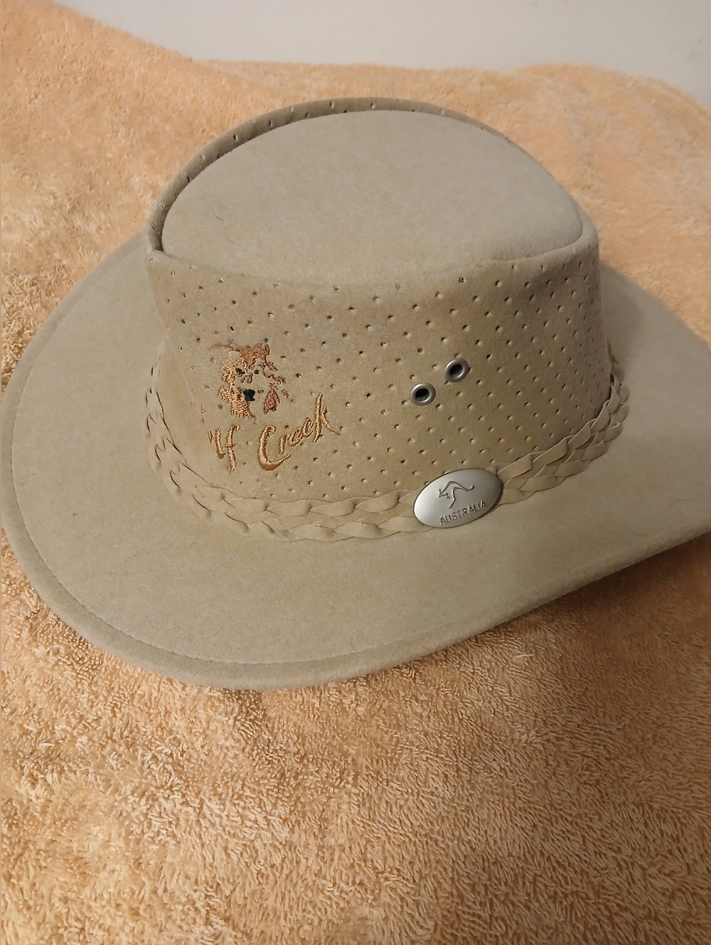 Aussie Chiller Outback Hat Tan Suede Look Wide Brim Australia Made Size M NWOT